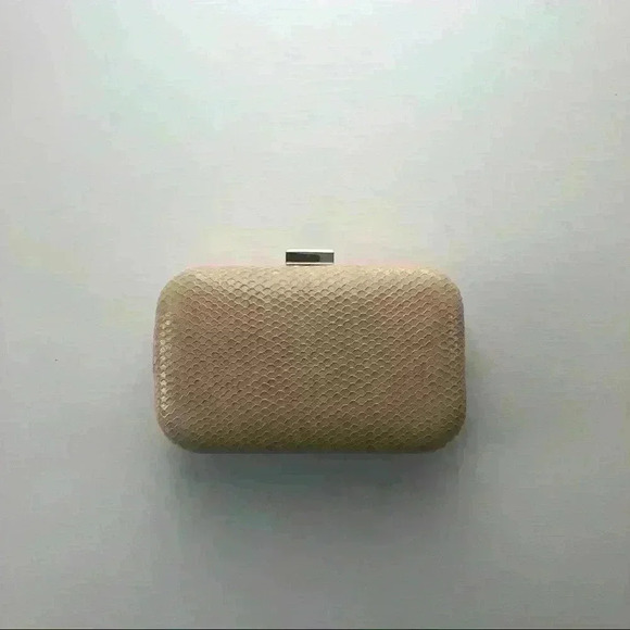 Women’s Clutch - Picture 2 of 4